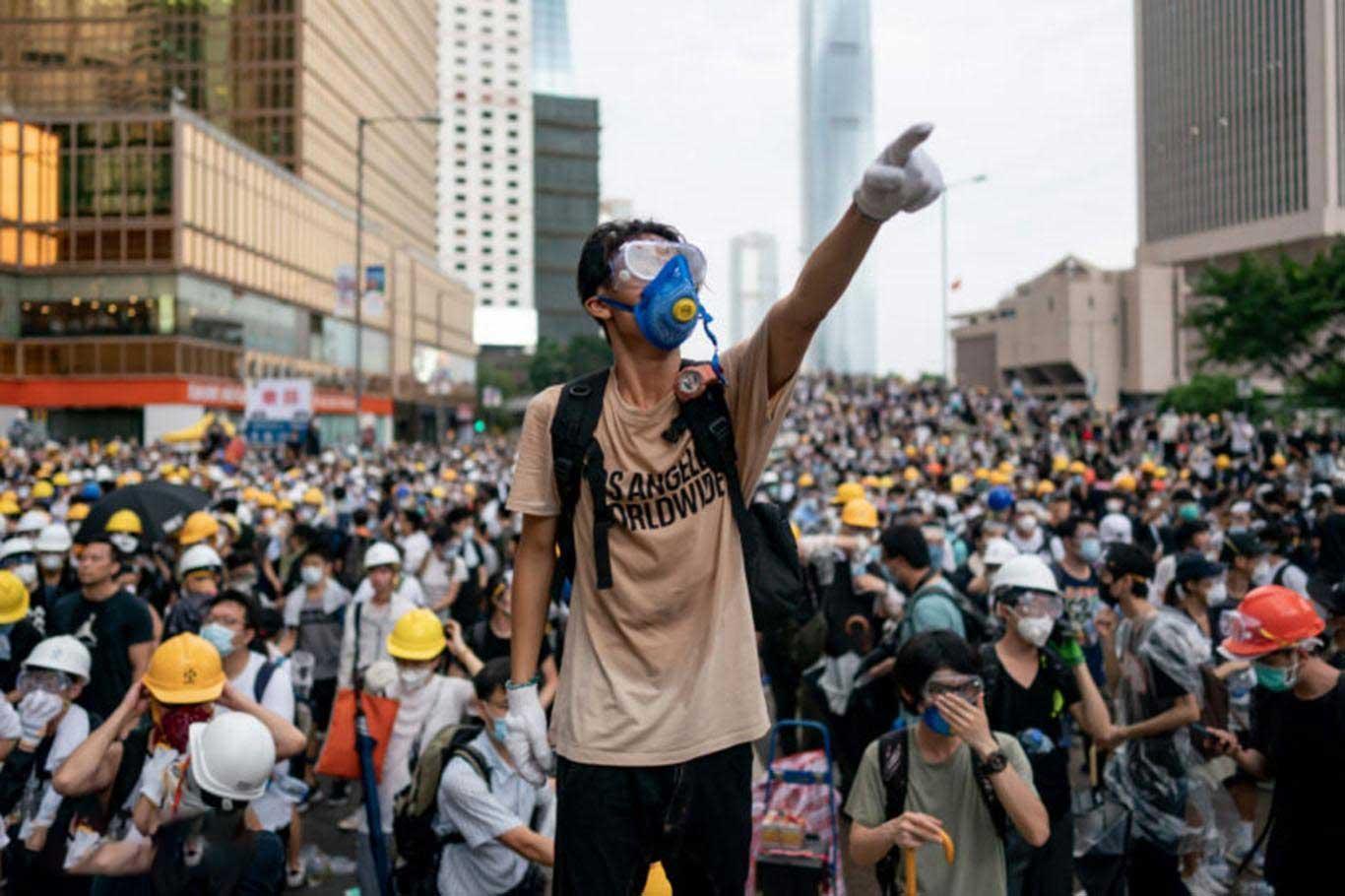 Hong Kong'da geniş katılımlı yürüyüş düzenlendi